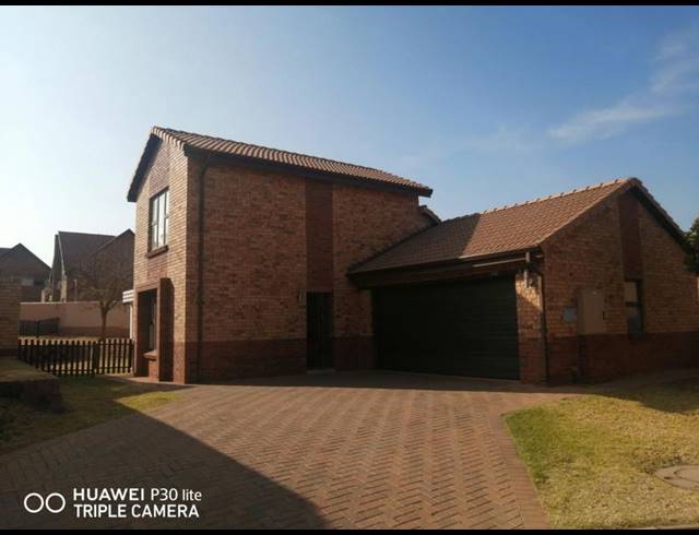 3 BEDROOM PROPERTY TO RENT IN DIE HOEWES